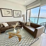 Apartamentos en edificio con piscina y gimnasio disponibles