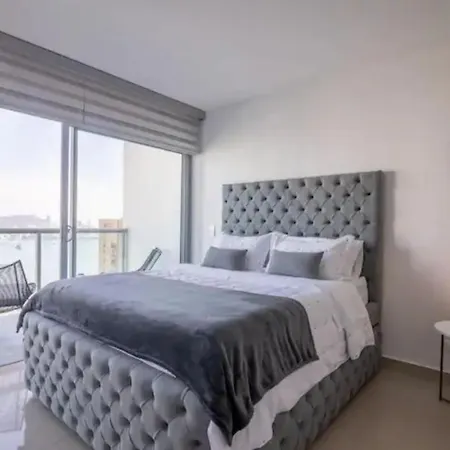 En Edificio Con Piscina Y Gimnasio Disponibles Cartagena